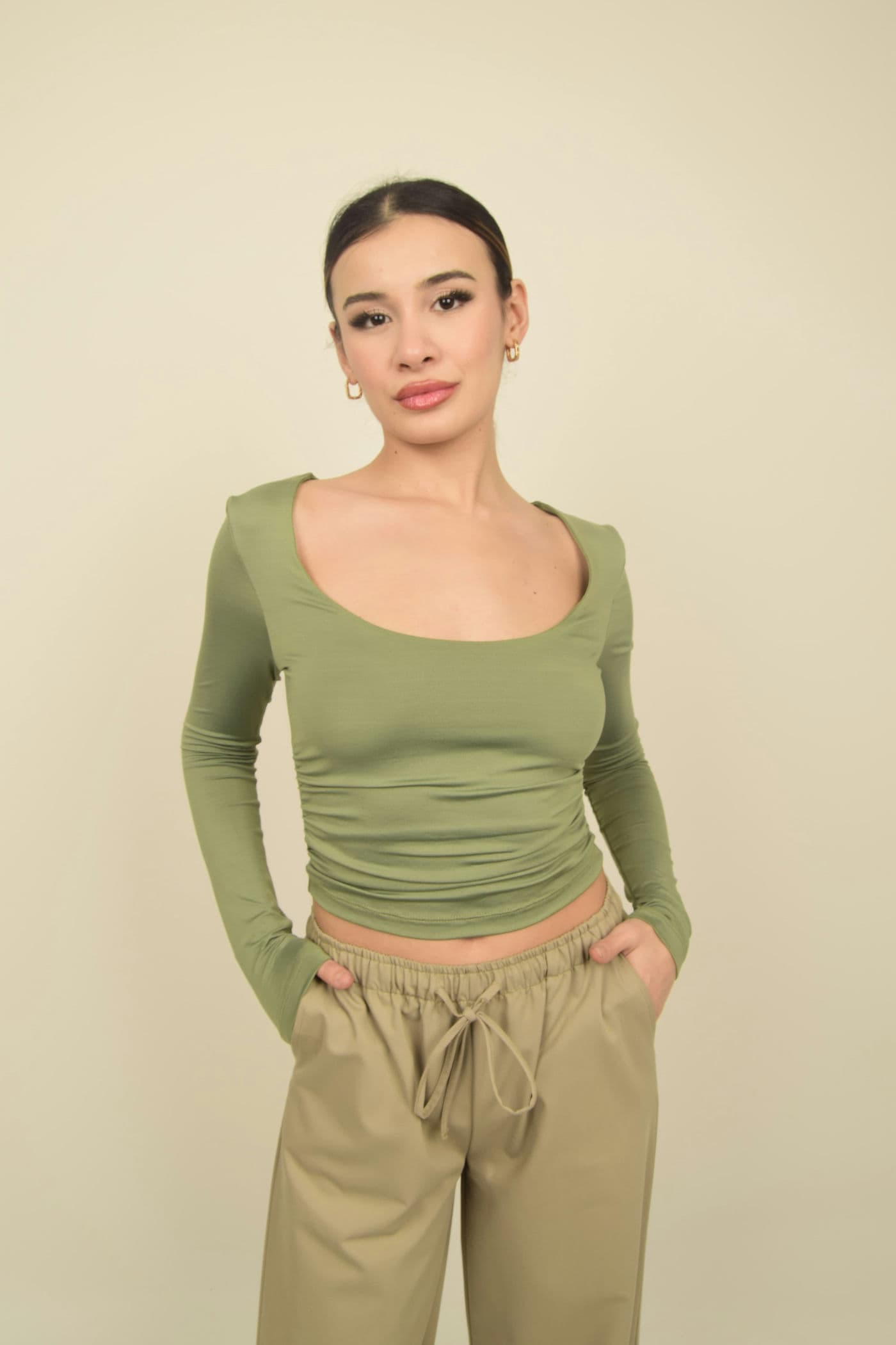 Haki Yanları Büzgülü Uzun Kollu Basic Crop Body Görsel 3