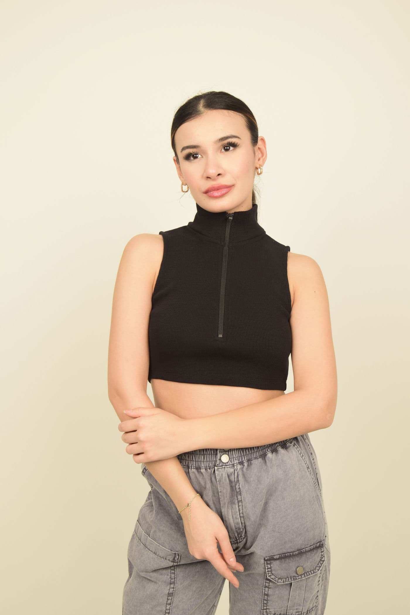 Siyah Polo Yaka Fermuarlı Kaşkorse Crop Body Görsel 3