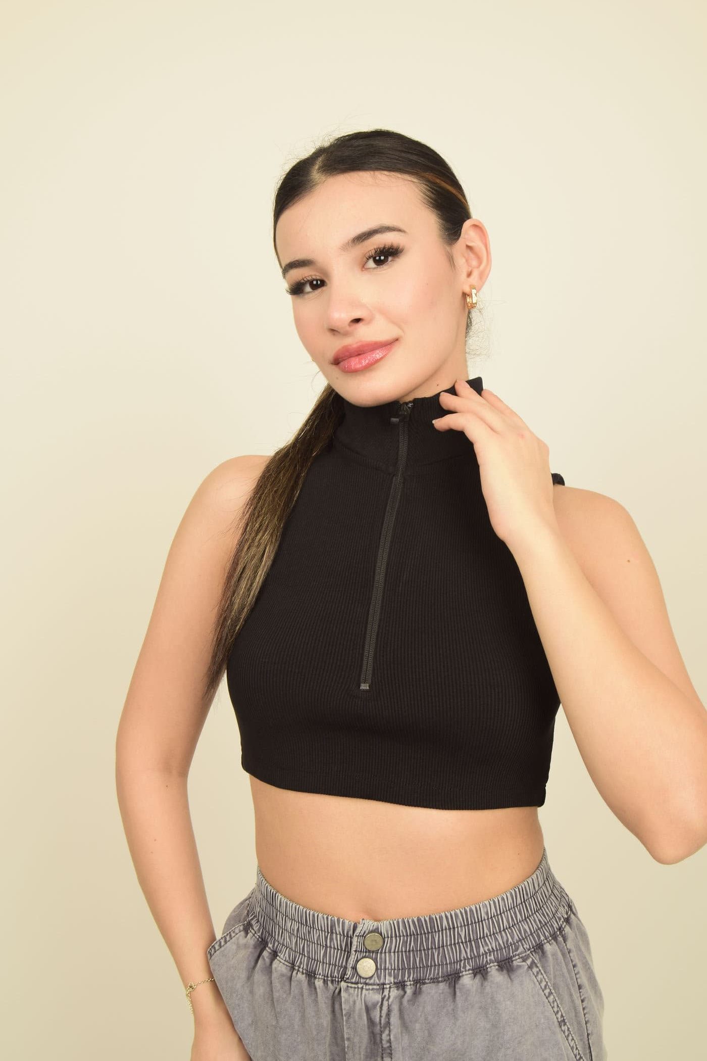 Siyah Polo Yaka Fermuarlı Kaşkorse Crop Body Görsel 4
