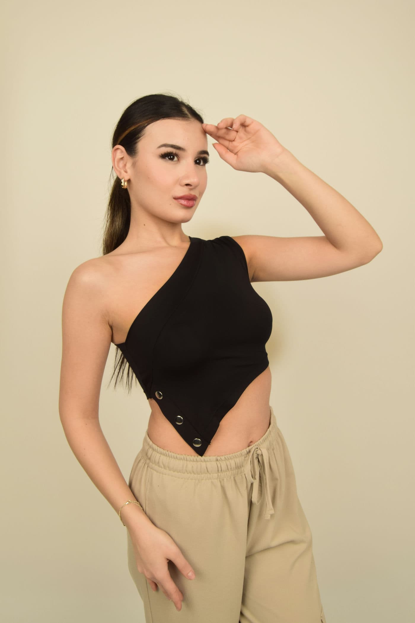 Siyah Tek Omuz Asimetrik Çıt çıt Detaylı Poliamid Süprem Crop Top Body