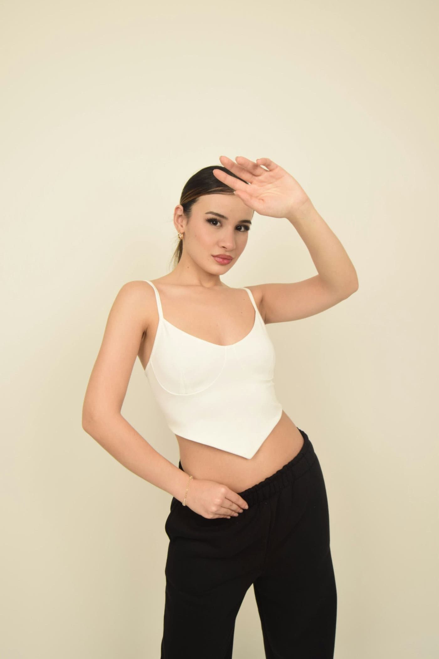 Beyaz İp Askılı Yuvarlak Yaka Poliamid Crop Body Görsel 2