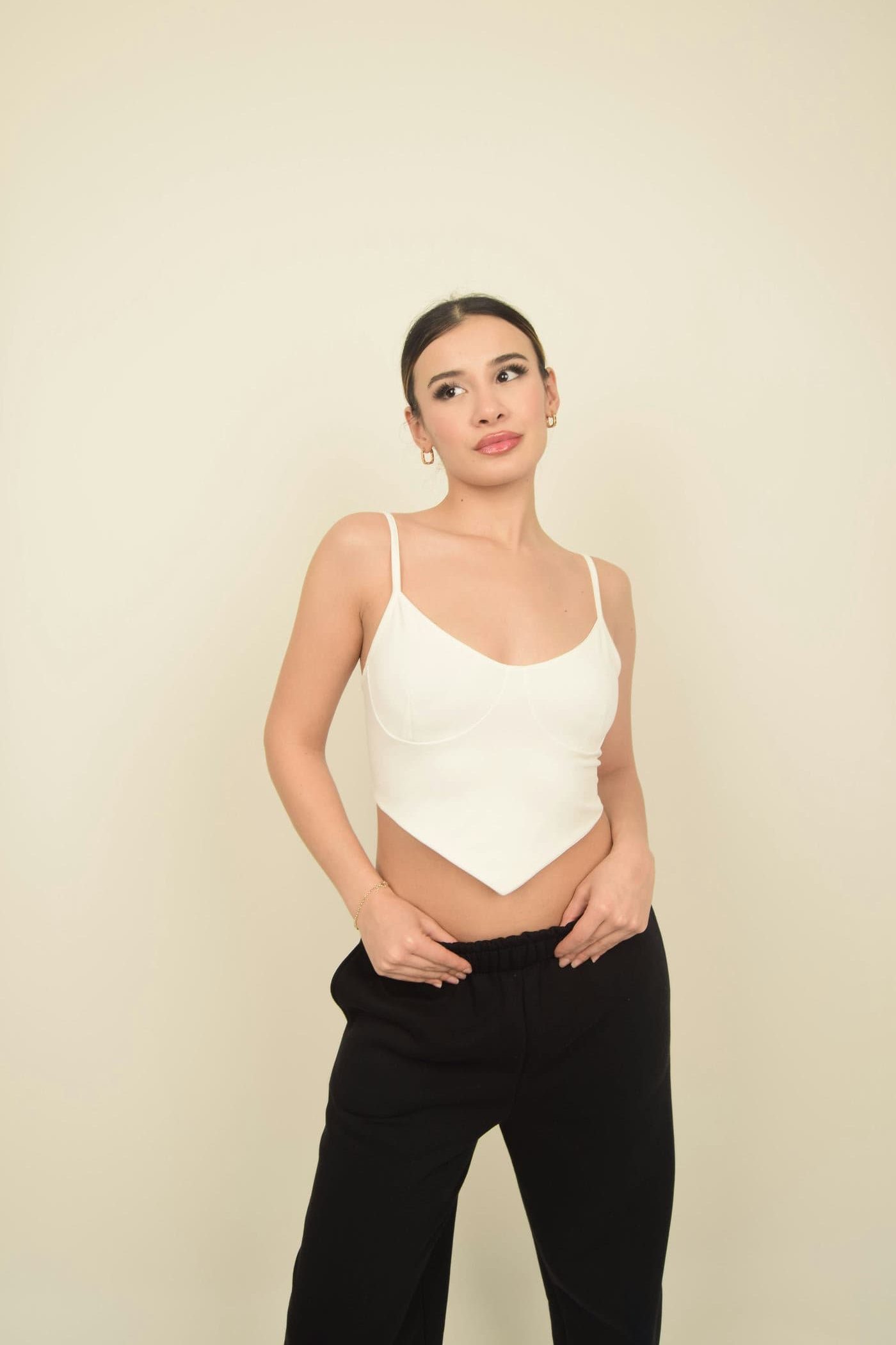 Beyaz İp Askılı Yuvarlak Yaka Poliamid Crop Body