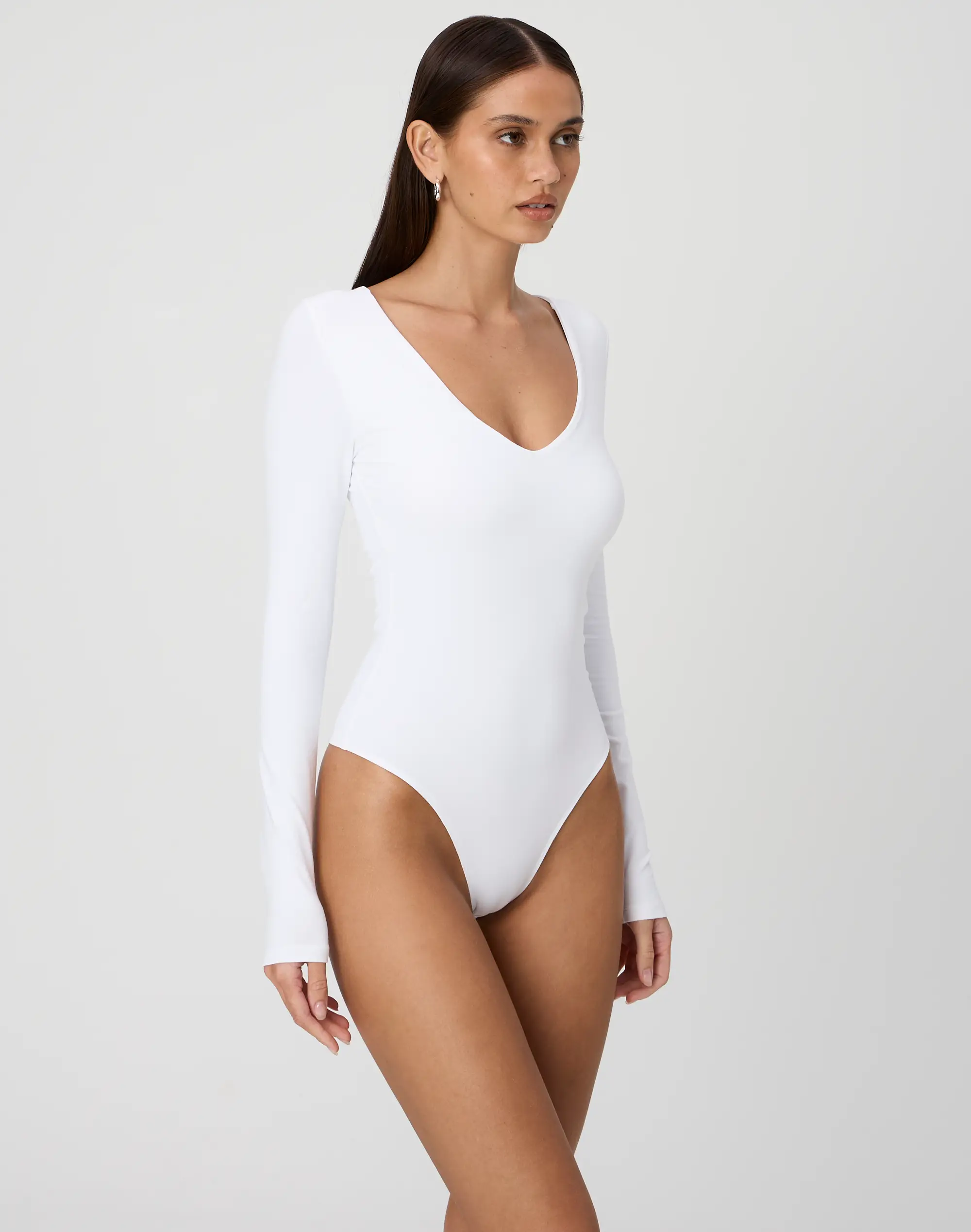 Beyaz V Yaka Yumuşak Dokulu Kumaş Uzun Kollu Bodysuit Görsel 4