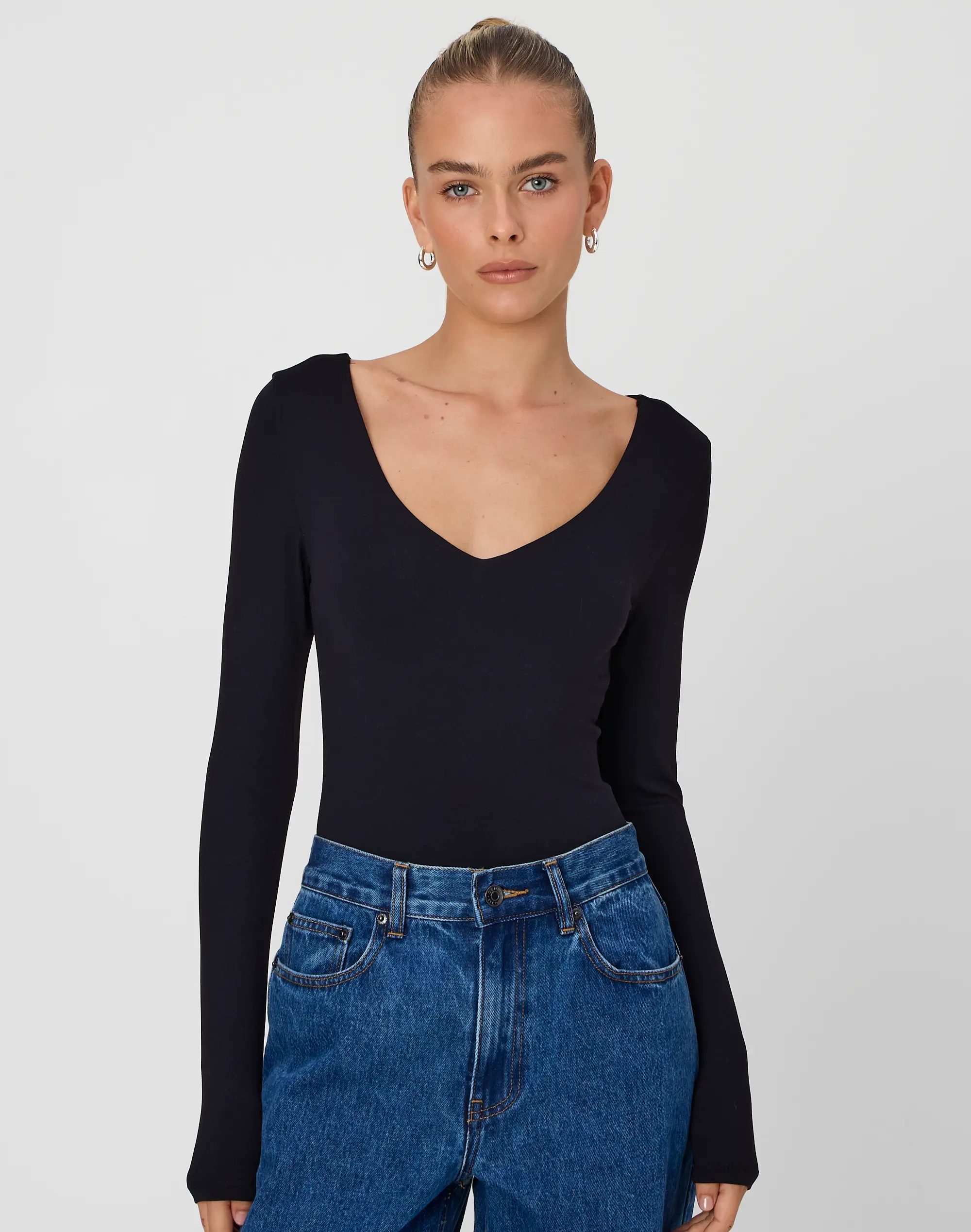 Siyah V Yaka Yumuşak Dokulu Kumaş Uzun Kollu Bodysuit Görsel 3