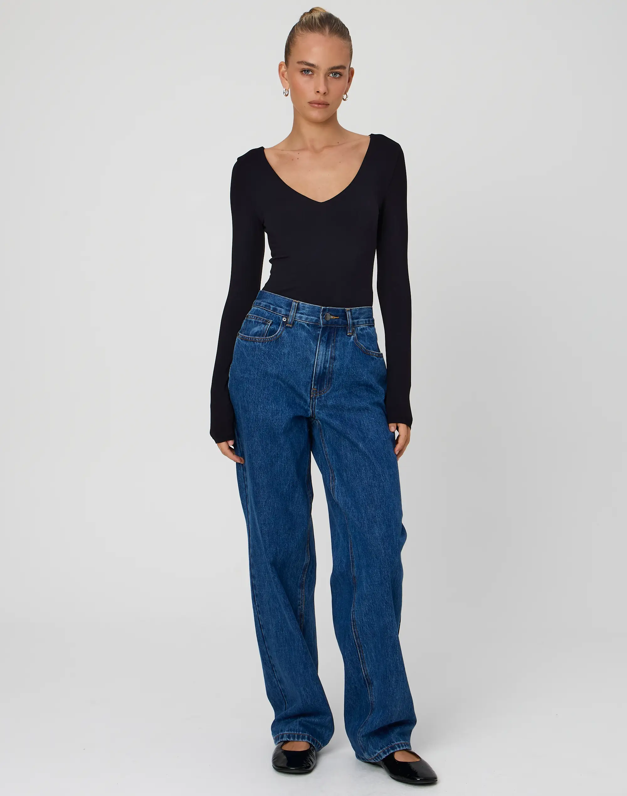 Siyah V Yaka Yumuşak Dokulu Kumaş Uzun Kollu Bodysuit Görsel 2